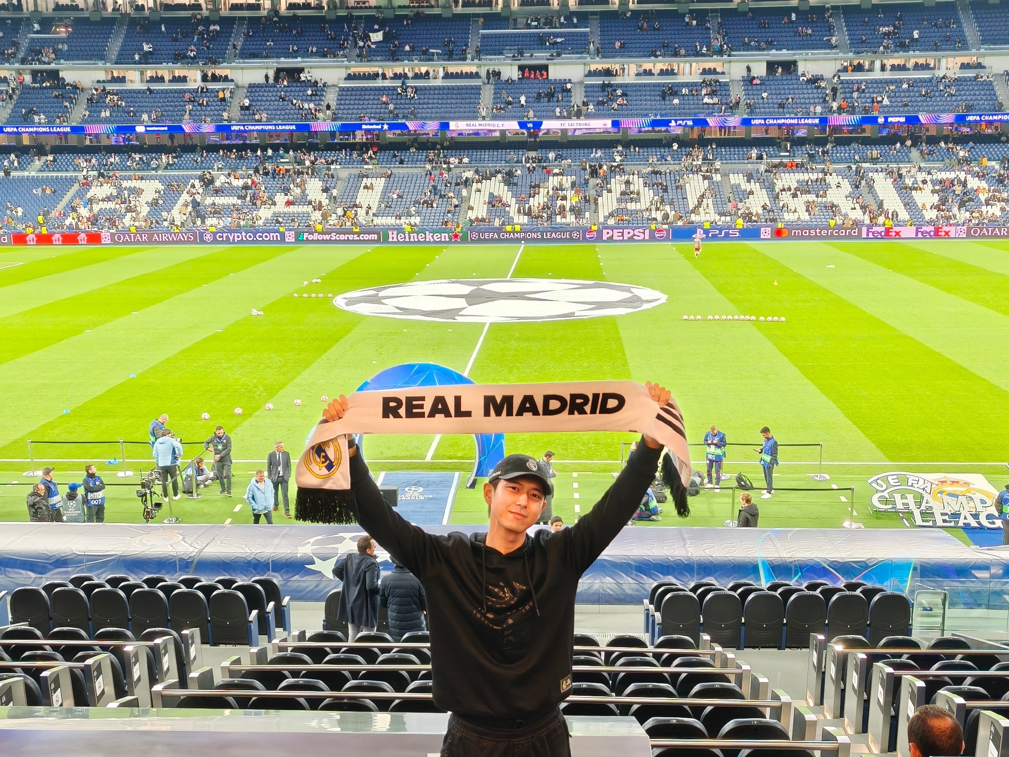 演员李现晒照：做了十几年美凌格，终于来到伯纳乌！Hala Madrid